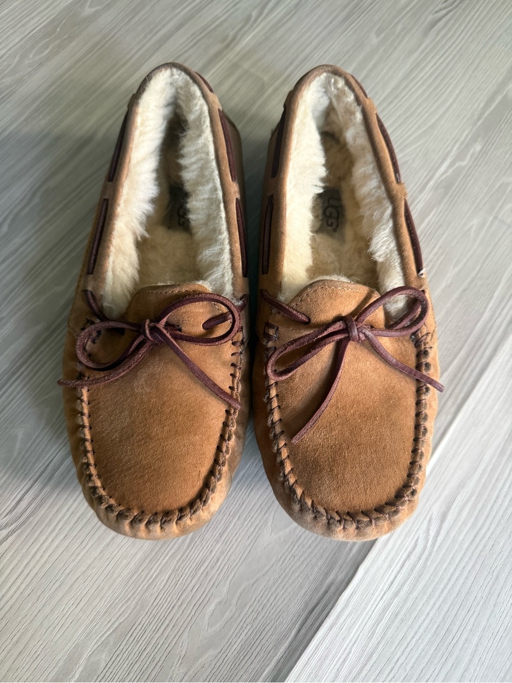 UGG Chestnut Suede Moccasin Slippers with Shearling. Size 6